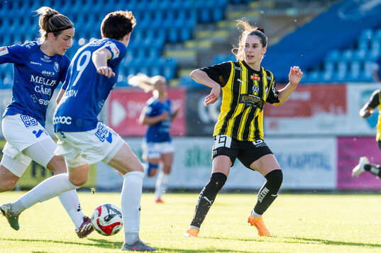 Häckens Clarissa Larisey och Trelleborgs Irmeli Jonsson