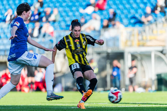 Häckens Clarissa Larisey gör 0-1