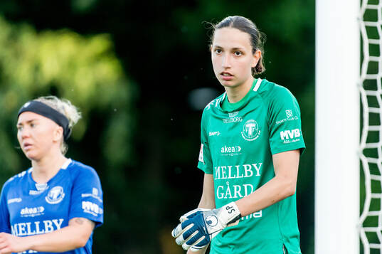 Trelleborgs Linnea Prambrant och målvakt Somea Polozen