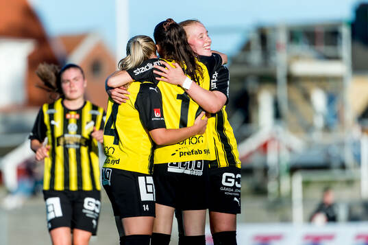 Häckens Clarissa Larisey jublar
