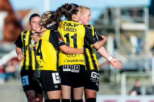 Häckens Clarissa Larisey jublar