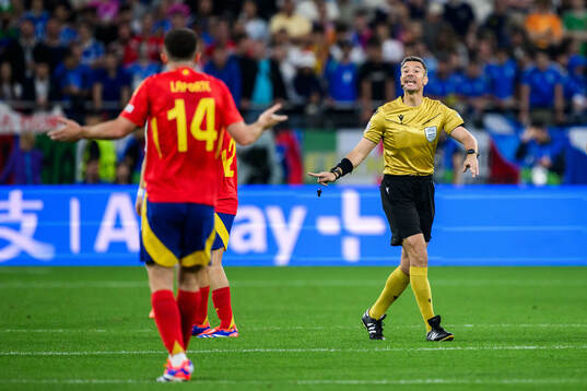 Referee Slavko Vincic