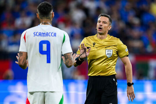 Gianluca Scamacca of Italy and referee Slavko Vincic