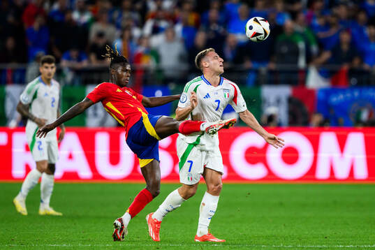 Nicholas Williams of Spain and Davide Frattesi of Italy