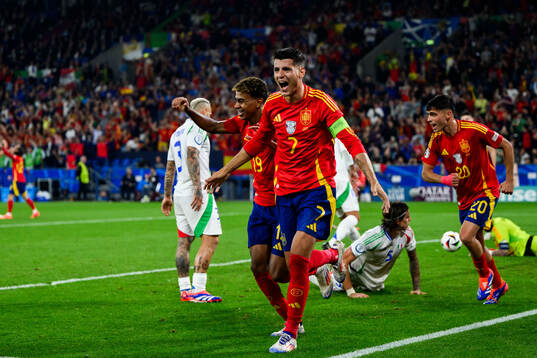 Lamine Yamal and Alvaro Morata of Spain celebrate