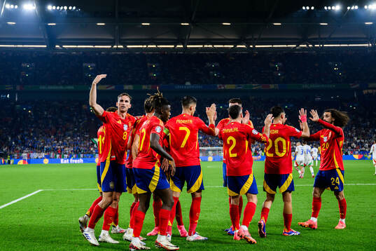 Players of Spain celebrate