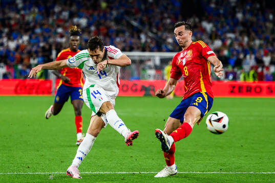 Federico Chiesa of Italy and Fabian Ruiz Pena of Spain