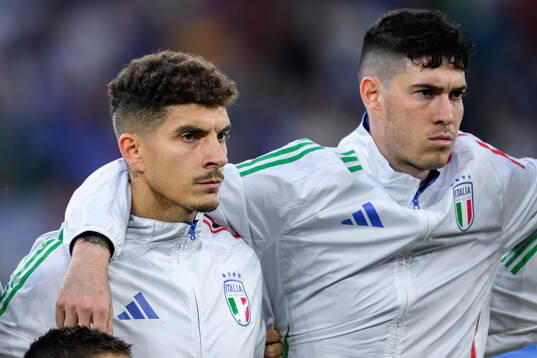 Giovanni Di Lorenzo and Alessandro Bastoni of Italy