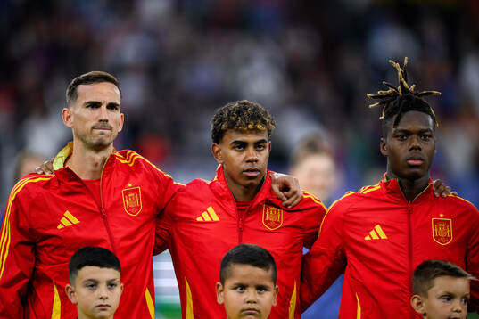 Fabian Ruiz Pena, Lamine Yamal and Nicholas Williams of