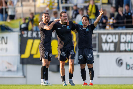 Lunds Viktor Ekblom jublar med Jamshed Asekzai och Eddie
