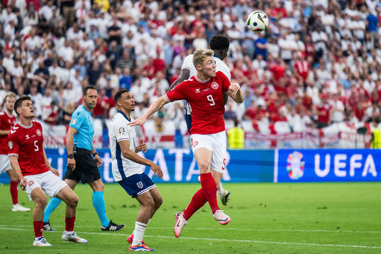 Rasmus Højlund of Denmark and Bukayo Saka of England