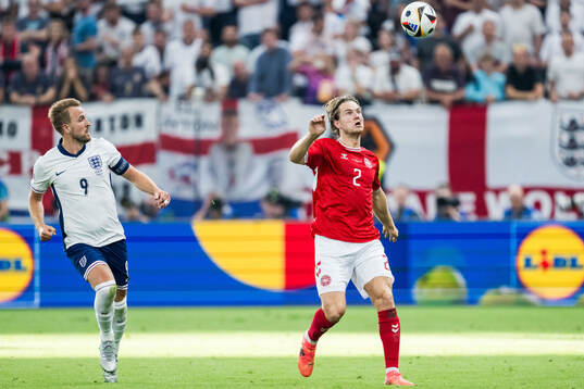 Harry Kane of England and Joachim Christian Andersen of