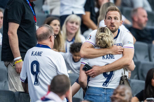 Harry Kane of England with his wife Katie Goodland