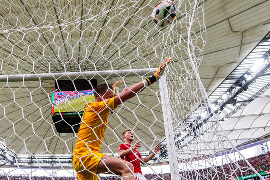 Rasmus Højlund of Denmark reacts next to goalkeeper Jordan