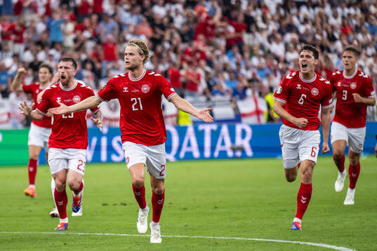 Bläddra bland fler bilder av UEFA Euro 2024, day 7, Denmark - England