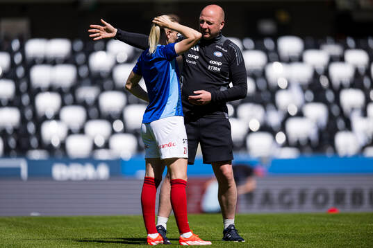 Nils Lexerød, head coach of Vålerenga, and Karina Sævik