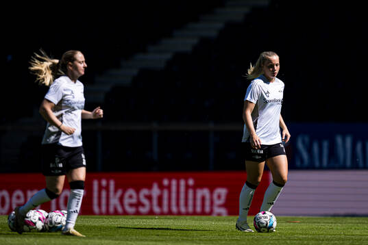 Synne Aunehaugen of Rosenborg warms up