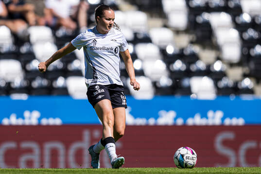 Rebecka Wanvik Holum of Rosenborg warms up