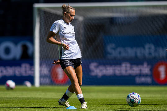 Frøya Brennskag-Dorsin of Rosenborg warms up