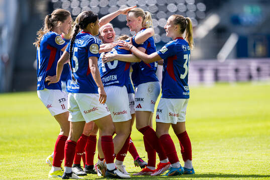 Karina Sævik of Vålerenga celebrates