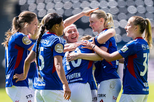 Karina Sævik of Vålerenga celebrates