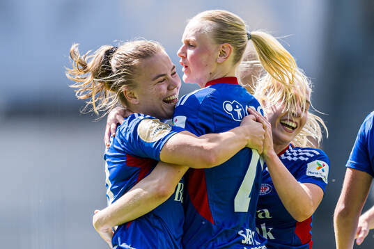 Karina Sævik of Vålerenga celebrates