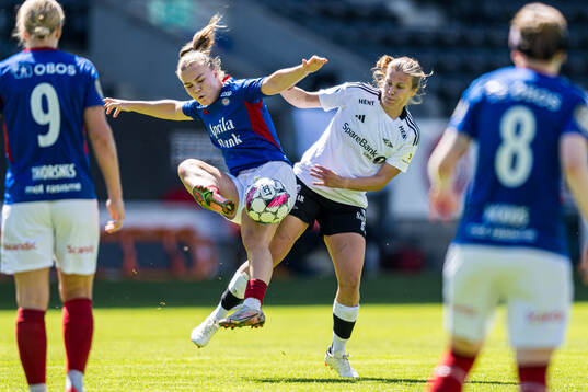 Olaug Tvedten of Vålerenga and Cesilie Andreassen of