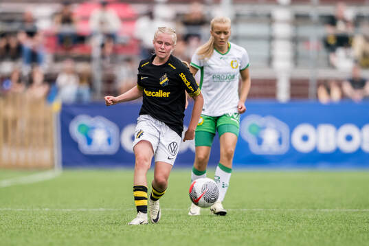 AIKs Nova Selin och Hammarbys Smilla Holmberg