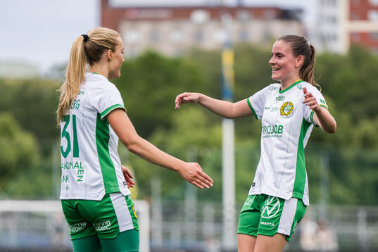 Hammarbys Smilla Holmberg och Smilla Vallotto jublar