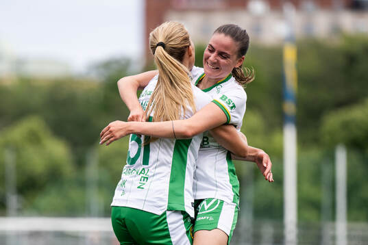 Hammarbys Smilla Holmberg jublar med Smilla Vallotto