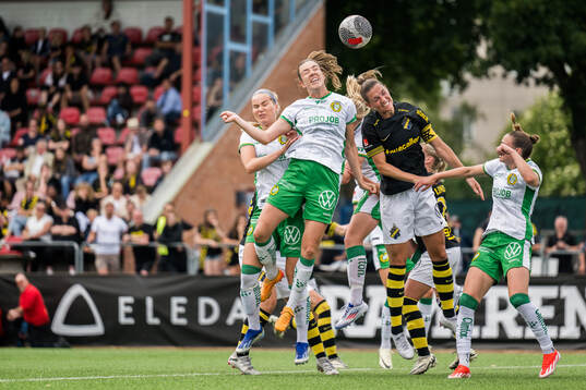 Hammarbys Eva Nyström, Emma Westin samt AIKs Jennie Nordin