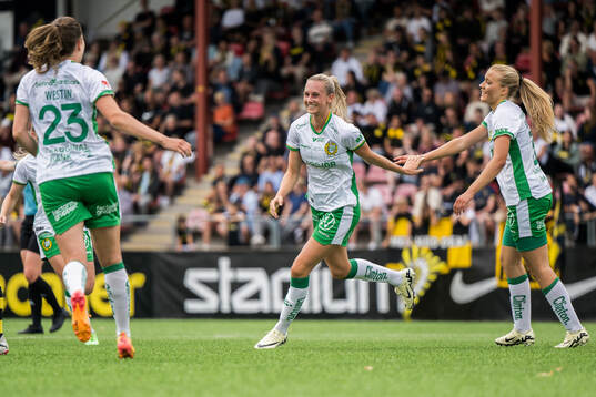 Hammarbys Ellen Wangerheim, Emma Westin och Smilla Holmberg