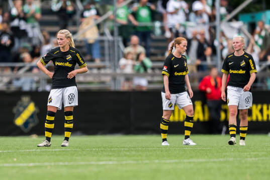 AIKs Olivia Lindstedt, Ella Reidy, Nova Selin deppar