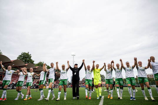 Hammarbys spelare jublar