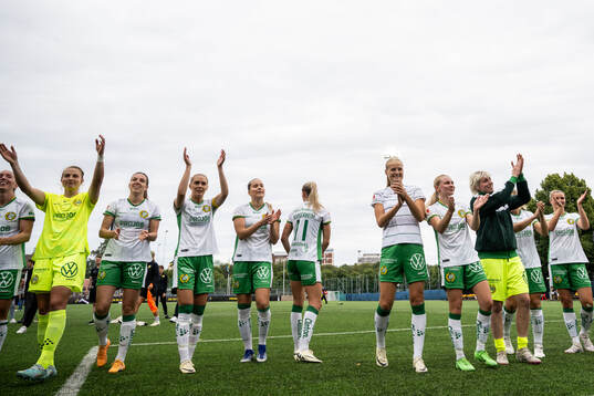 Hammarbys spelare jublar