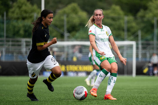 AIKs Annika Svensson och Hammarbys Julia Roddar