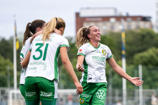 Hammarbys Julia Roddar jublar med Smilla Holmberg