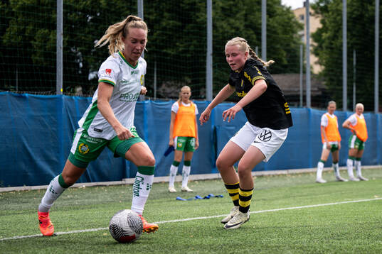 Hammarbys Julia Roddar och AIKs Nova Selin