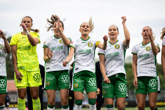 Hammarbys målvakt Anna Tamminen, Emma Westin, Alice