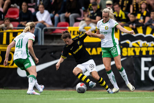 AIKs Patricia Fischerova mot Hammarbys Julie Blakstad och