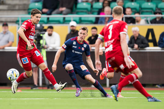 Skövde AIKs Fritiof Hellichius och Sandvikens IFs Daniel