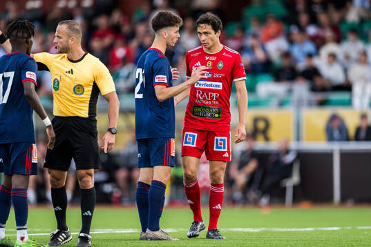 Sandvikens IFs Adam Kiani och Skövde AIKs Armend Suljev
