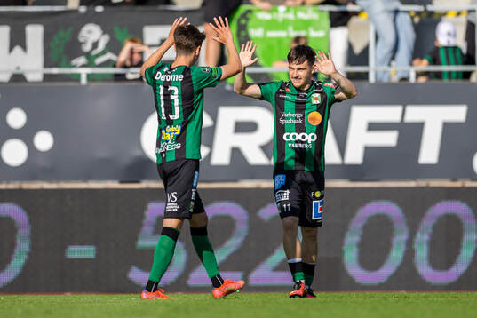 Varbergs Isak Bjerkebo och Olle Edlund jublar