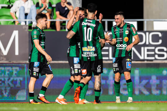 Varbergs Aulon Bitiqi jublar med lagkamrater