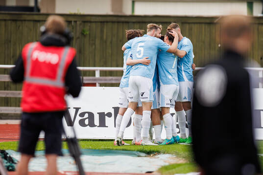 Gefles spelare jublar