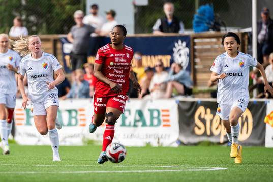 Djurgårdens Zara Jönsson och Piteås Faith Ikidi Michael