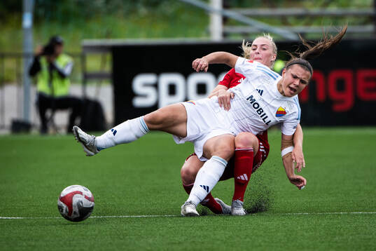 Piteås Emma Viklund och Djurgårdens Alexsandra Lobanova