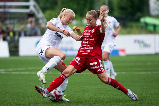 Djurgårdens Stinalisa Johansson och Piteås Emma Viklund