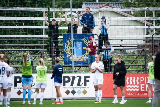 Djurgårdens spelare tackar supportrar