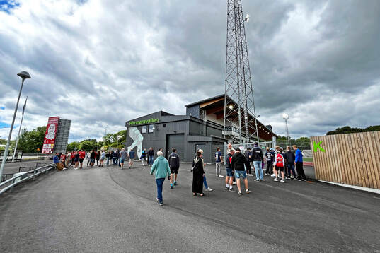 Utanför arenan